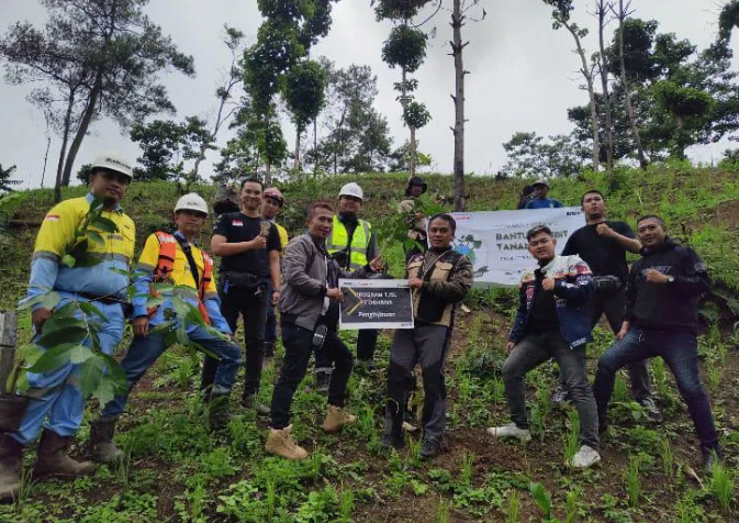 Dahana Serahkan 700 Bibit Pohon ke Masyarakat untuk Reboisasi dan Perbaikan Lingkungan