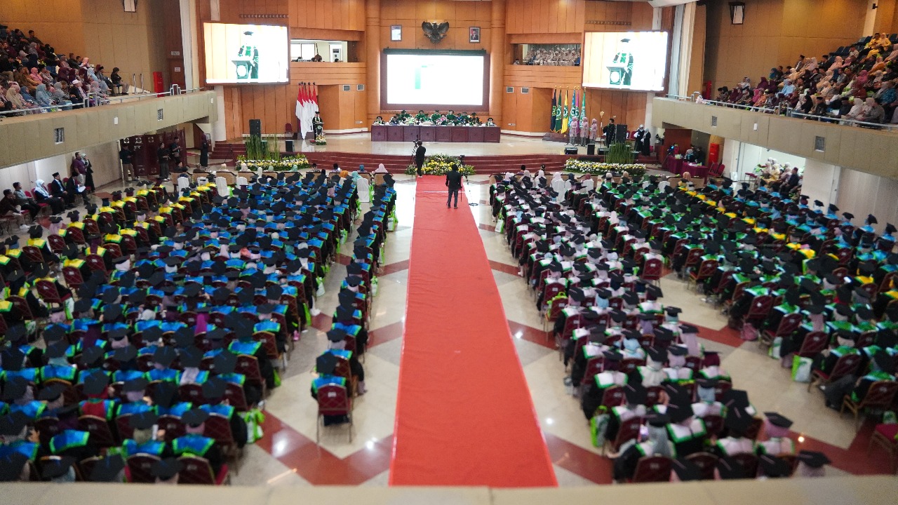 IIQ Jakarta Wisuda 493 Lulusan, Rektor Tekankan Generasi Qur’ani Peduli Lingkungan dan Kemanusiaan