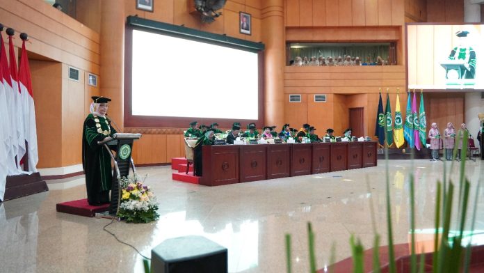 IIQ Jakarta Wisuda 493 Lulusan, Rektor Tekankan Generasi Qur’ani Peduli Lingkungan dan Kemanusiaan