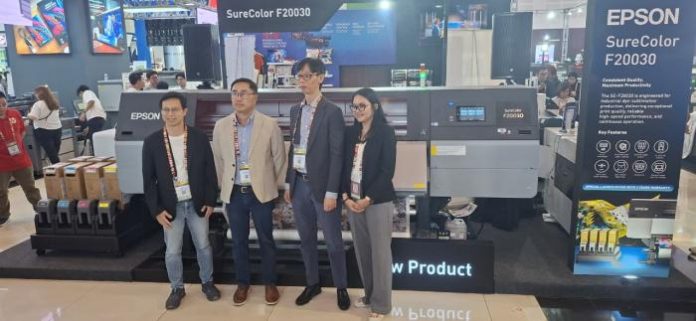 Genjot Efisiensi Tekstil, Epson Luncurkan Printer Dye-Sublimation Jumbo SC-F20030